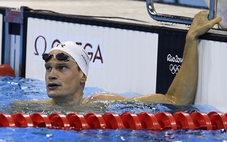Convention de partenariat : malgré l’annonce de sa retraite sportive, le nageur olympique n’a pas manqué à ses obligations