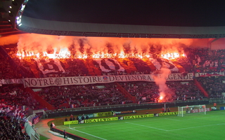 Les conditions de l’utilisation expérimentale d’engins pyrotechniques dans les enceintes sportives précisées