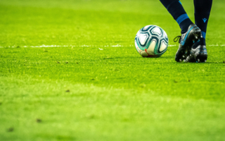 L’indemnité de transfert versée par le club ne caractérisait pas la prise en charge d’une dépense personnelle du joueur recruté soumise à cotisations