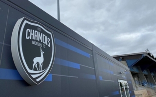 Reclassification de l’emploi d’un agent administratif du club de football des Chamois Niortais