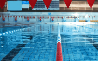Heures supplémentaires non contrôlées et non rémunérées : un club de natation condamné pour travail dissimulé et manquement à son obligation de sécurité