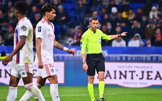 Diffamation et injure publique envers un arbitre : la culpabilité du commentateur d’OL TV confirmée en appel